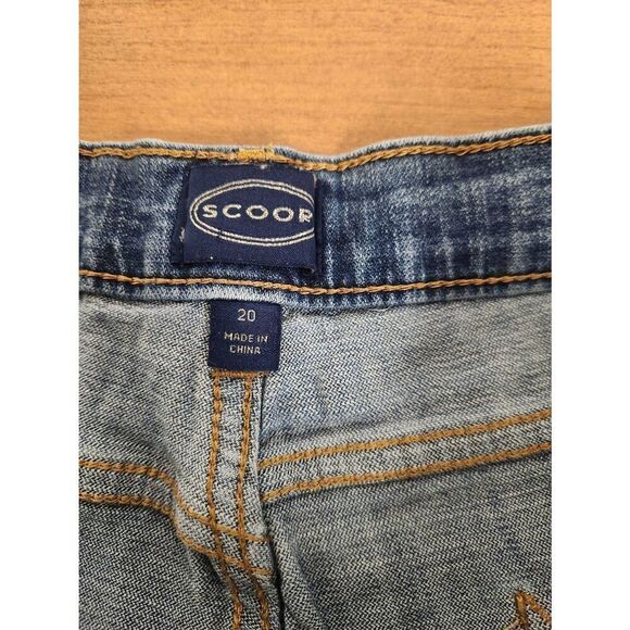 💕Scoop 20 blue denim shorts. Measures approx 38 waist, 3 inseam and 13 rise - Picture 4 of 5